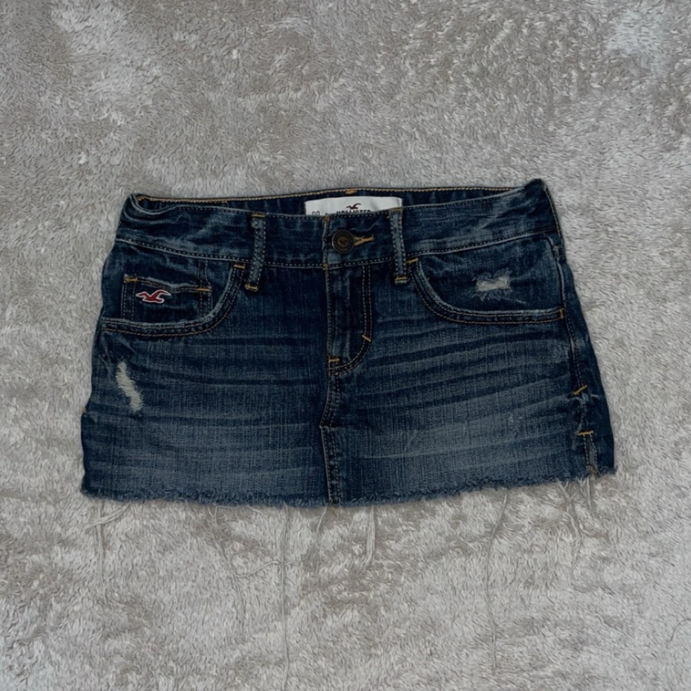 hollister mini skirt